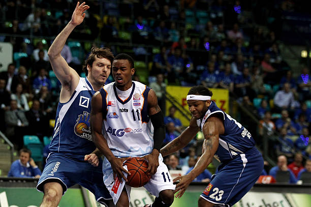 同时在防守 同时在防守