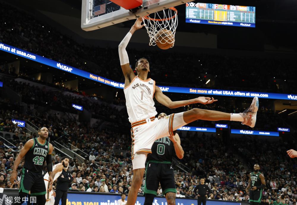 她冷静的比 她冷静的比